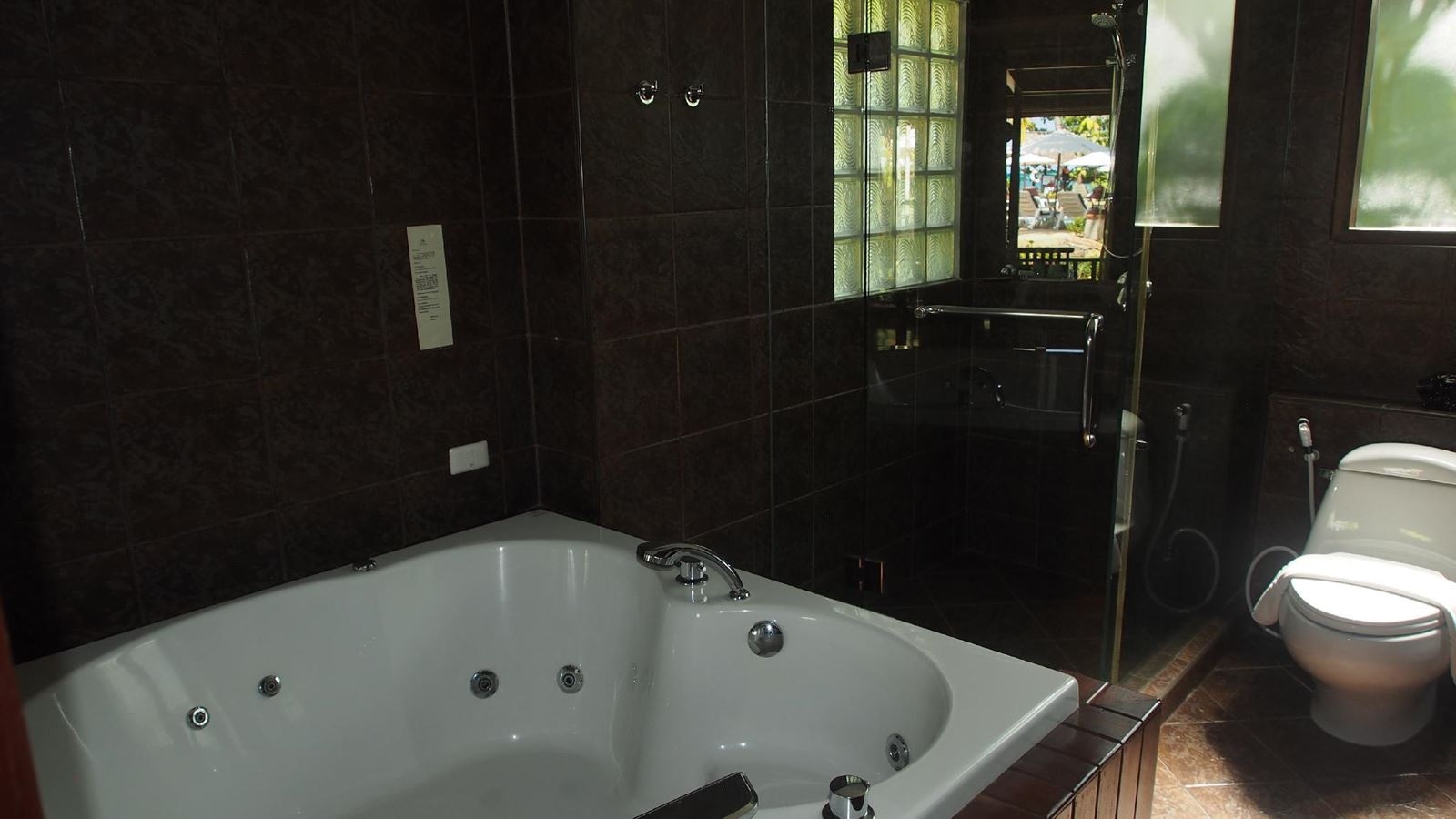 rooms-deluxe-jacuzzi