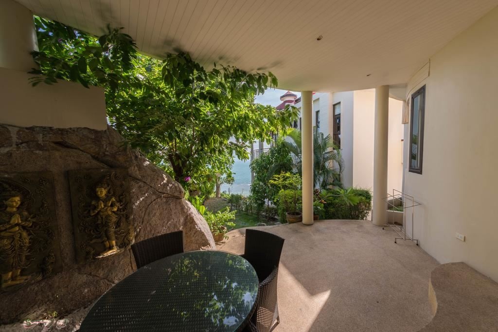 rooms-deluxe-partial-seaview