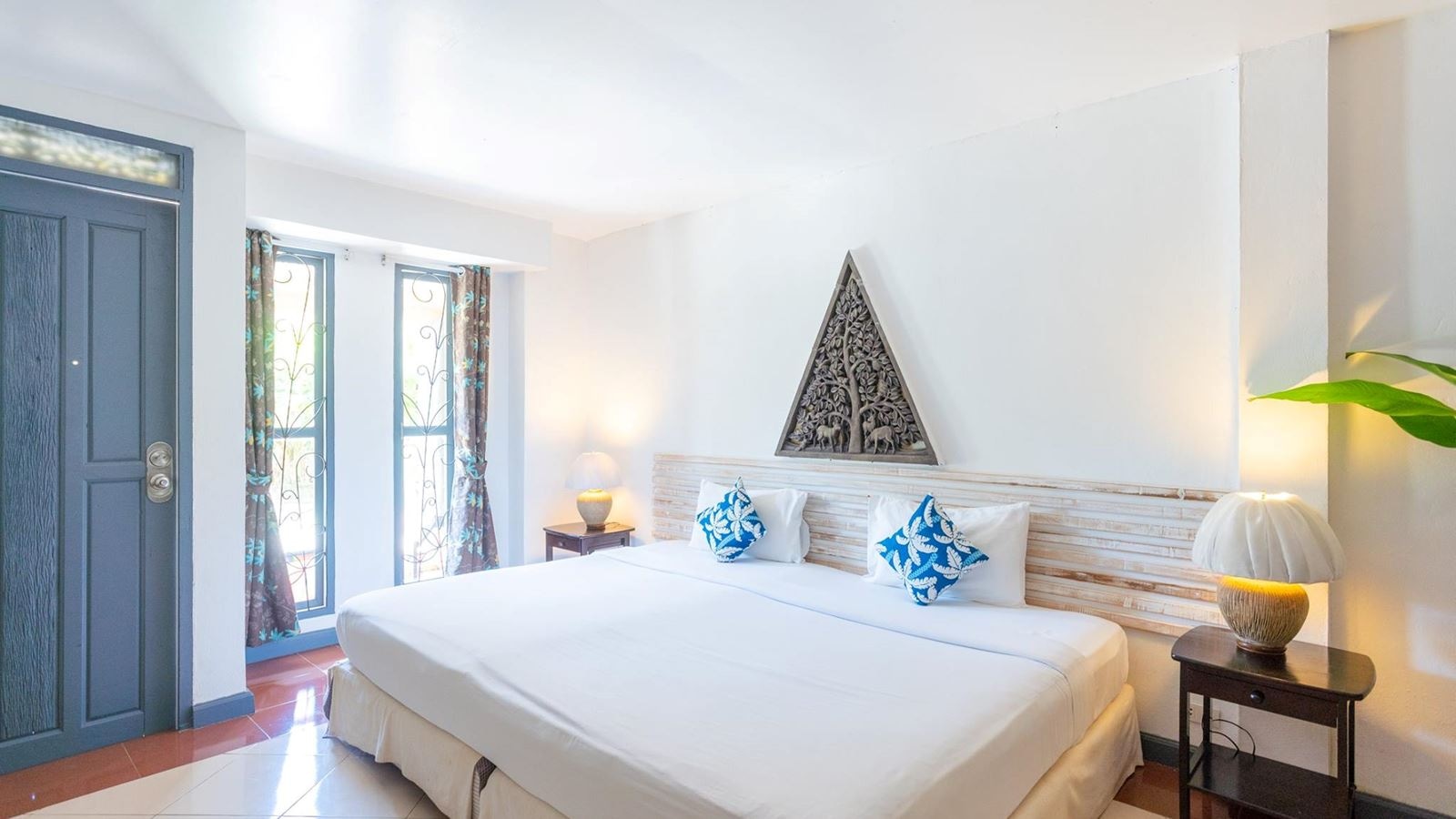 rooms-budget-garden-view