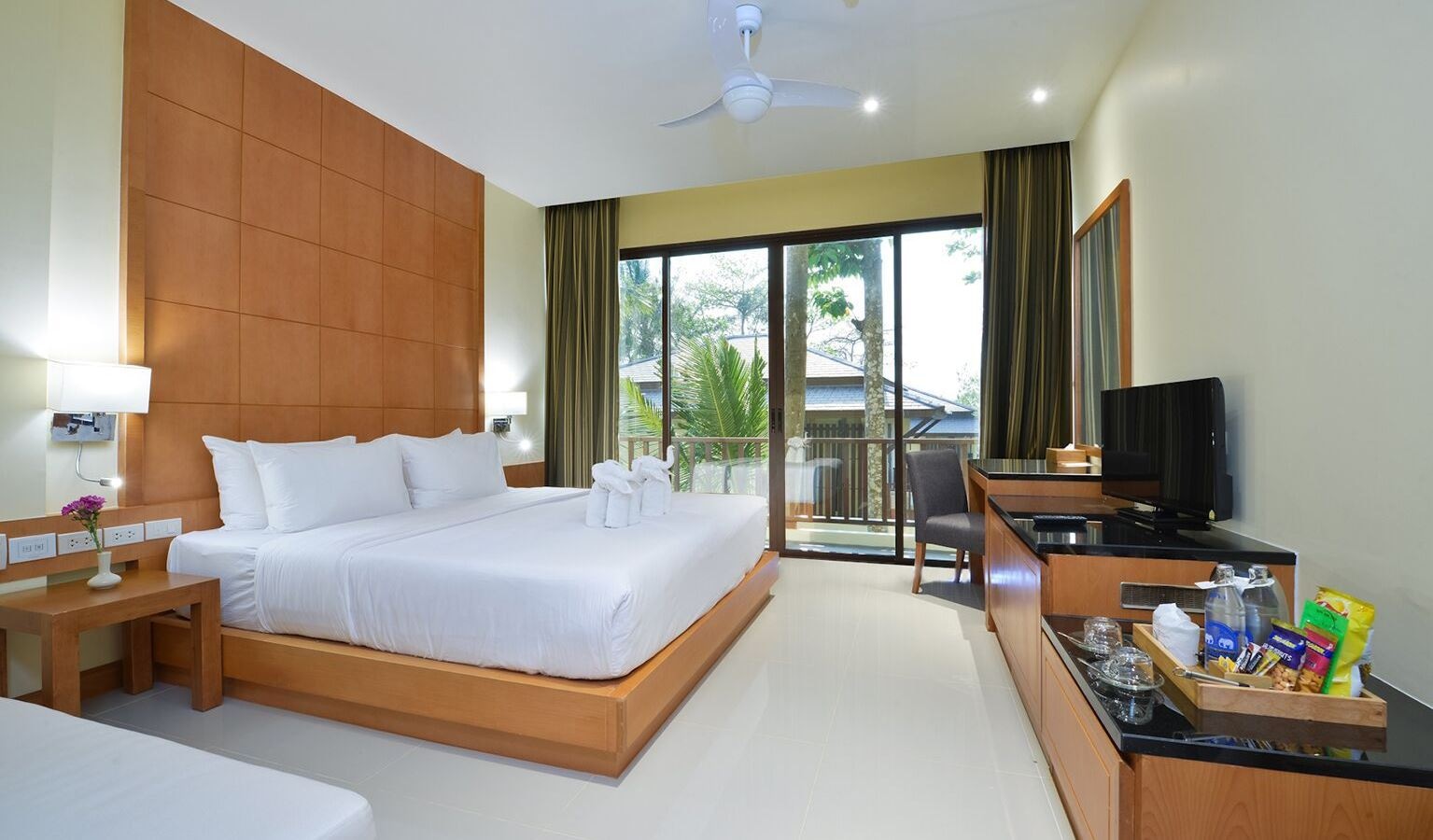 rooms-seaside-deluxe-building-room