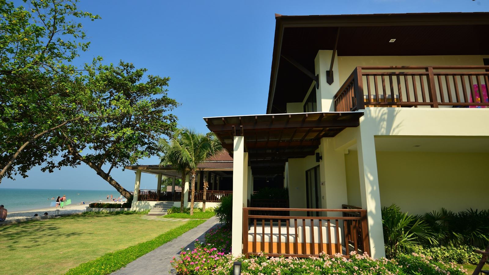 rooms-beach-front-chalet