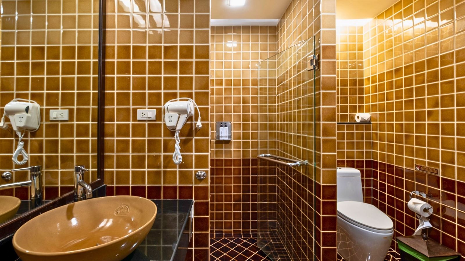 rooms-hillside-deluxe-building-room