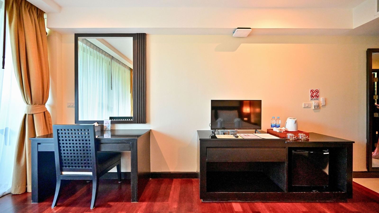 rooms-hillside-deluxe-building-room