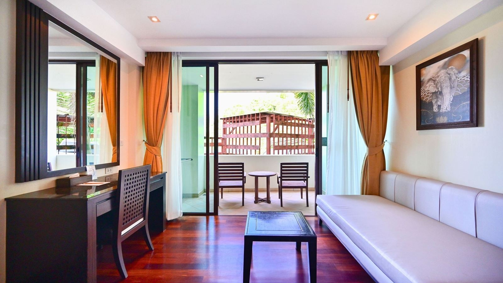 rooms-hillside-deluxe-building-room