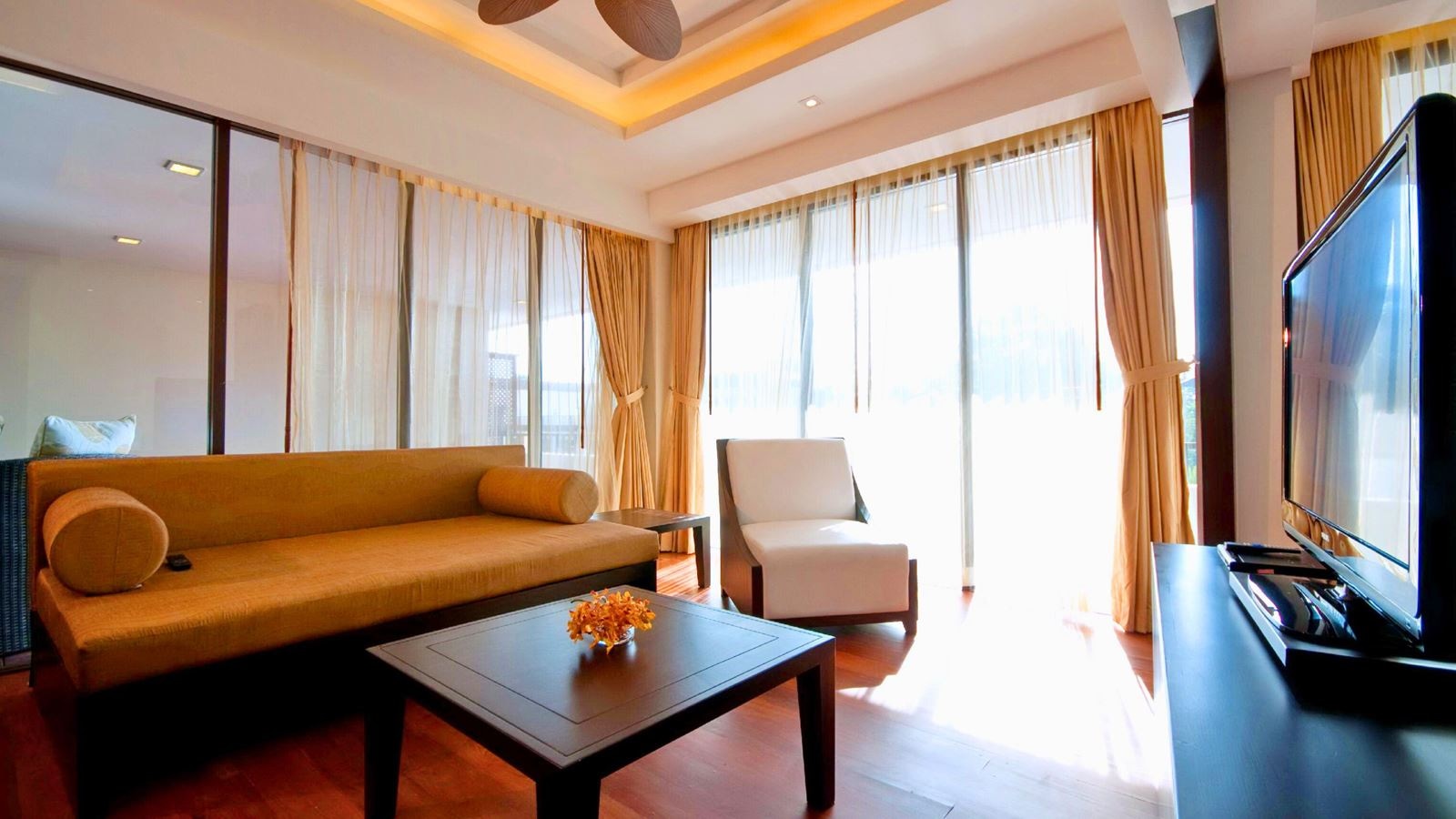 rooms-hillside-junior-suite-room