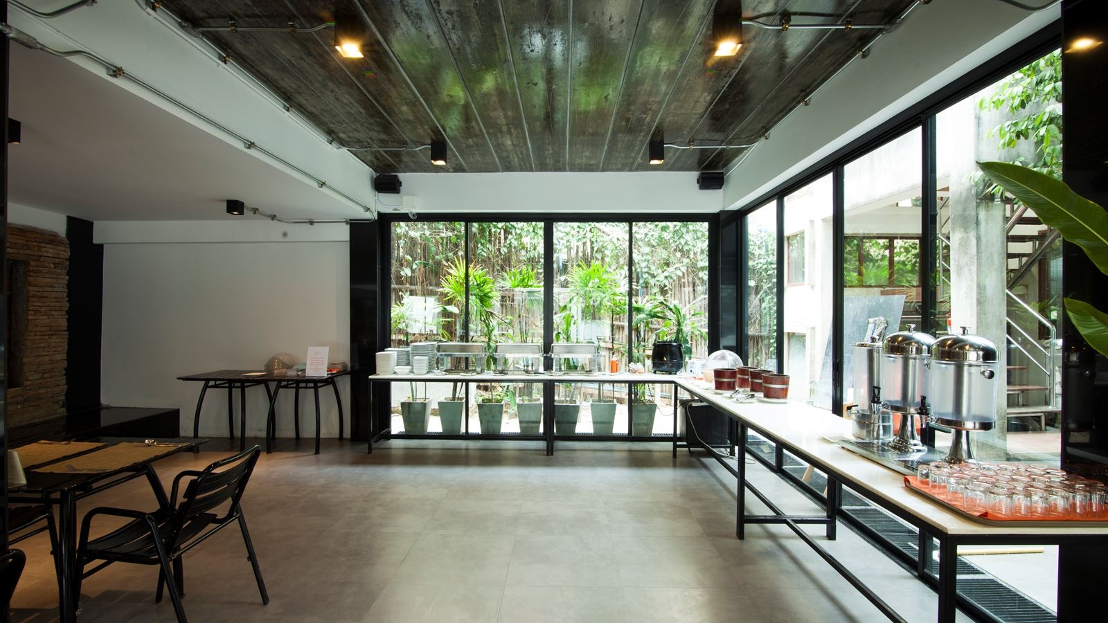 restaurants-bird-of-paradise-restaurant