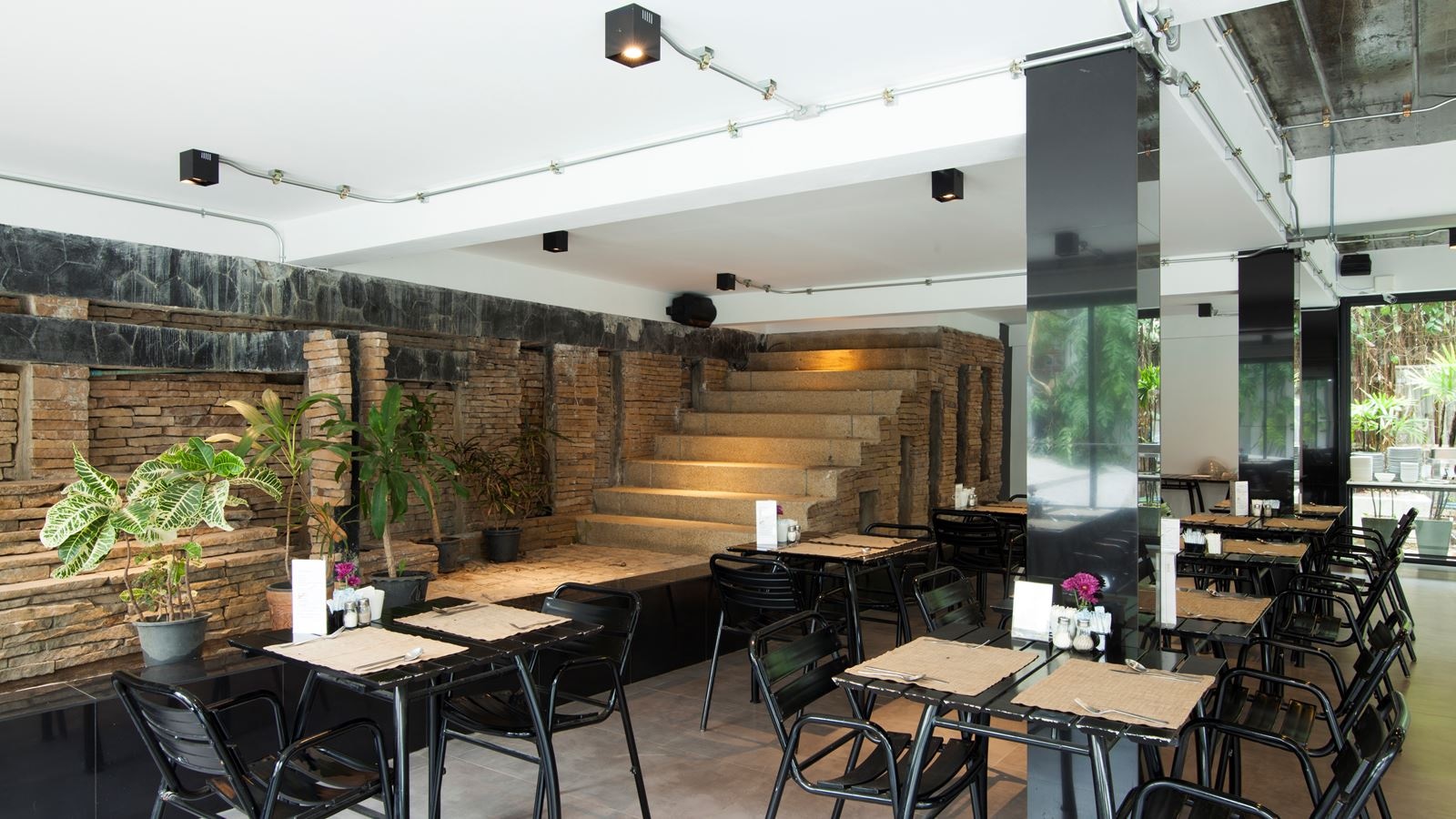 restaurants-bird-of-paradise-restaurant