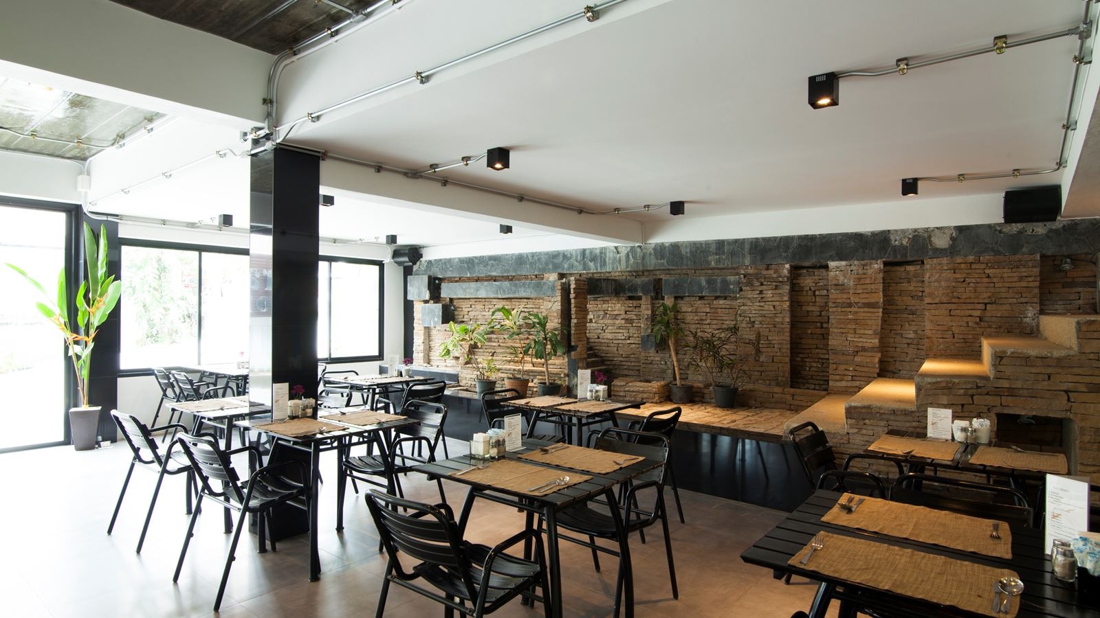 restaurants-bird-of-paradise-restaurant