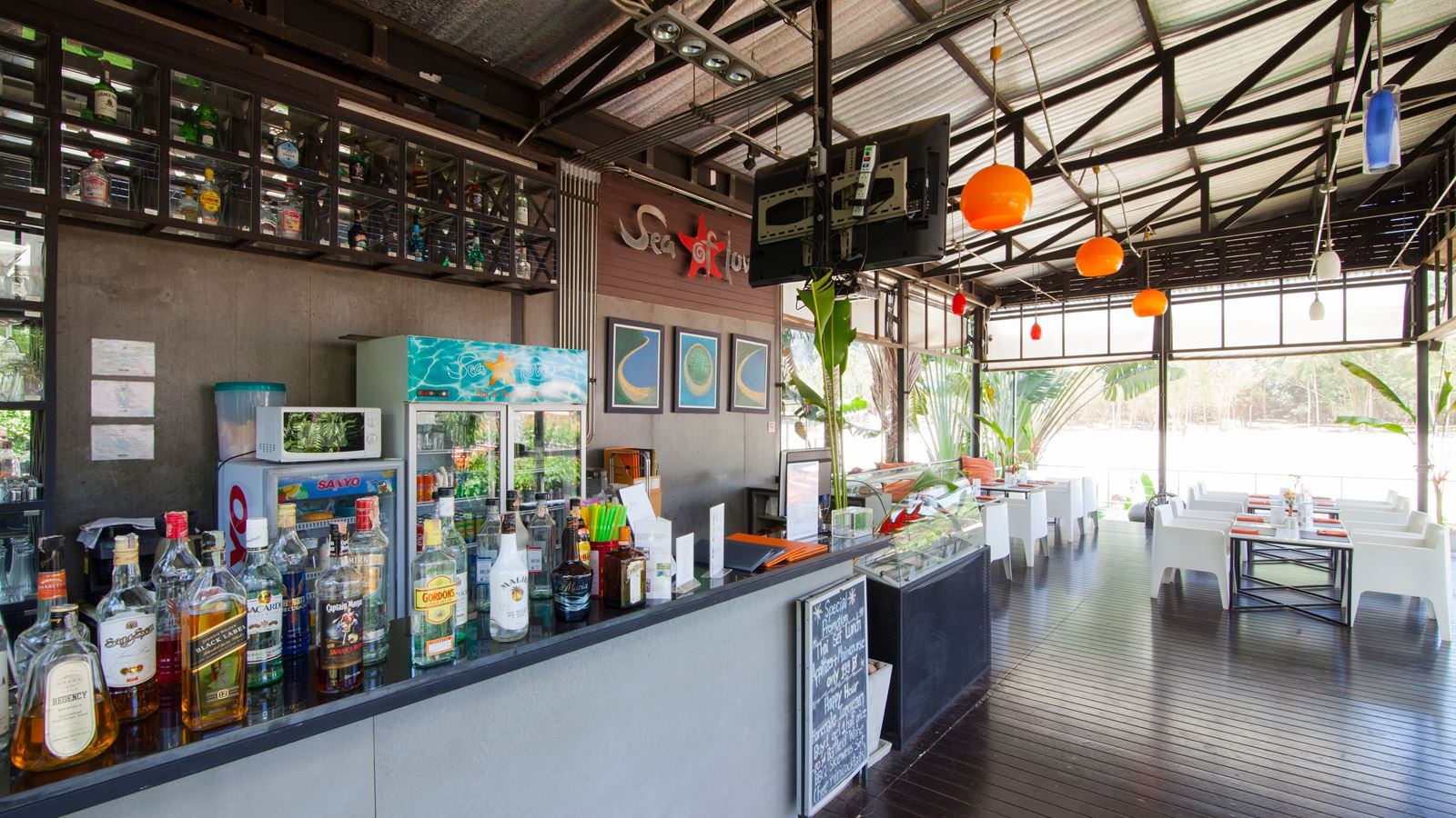 restaurants-sea-of-love-bar-and-restaurant