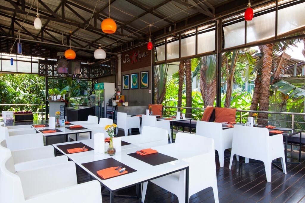 restaurants-sea-of-love-bar-and-restaurant