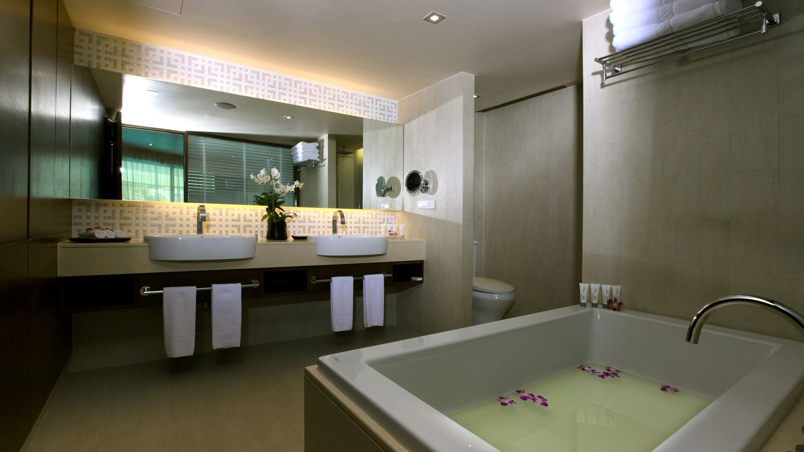 rooms-oceanfront-1bedroom-deluxe-suite