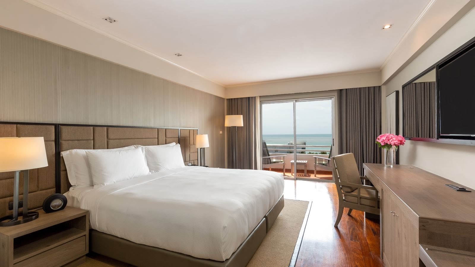 rooms-deluxe-sea-view-plus-room