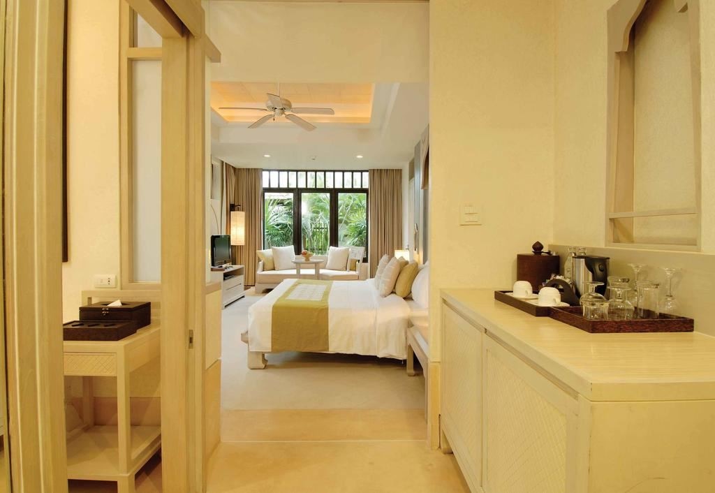 rooms-private-garden-pool