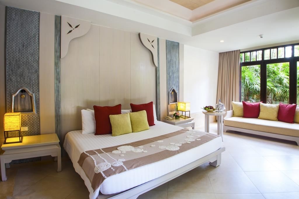 rooms-private-garden-pool