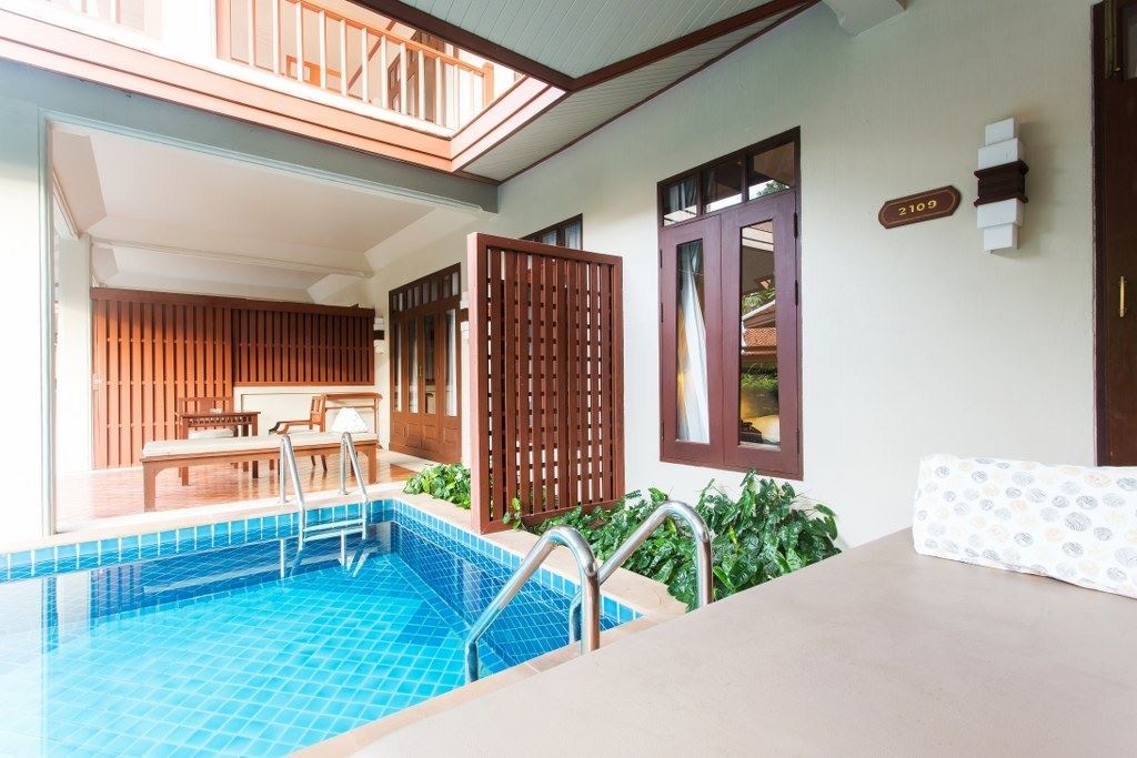 rooms-deluxe-pool-access-room