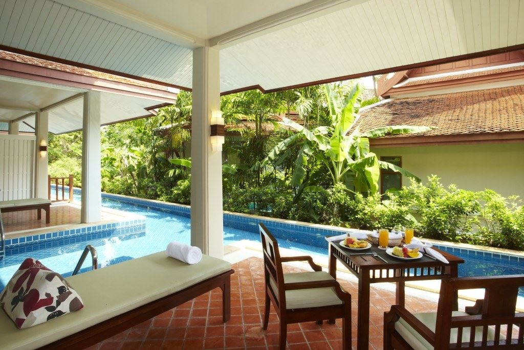 rooms-deluxe-pool-access-room
