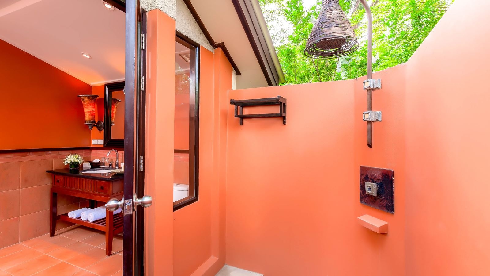 rooms-cottage-child-sharing-bed