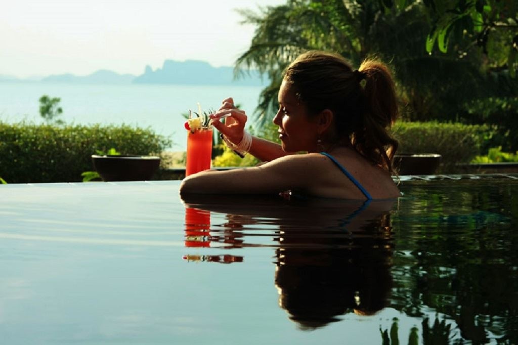 rooms-1-bed-room-pool-villa