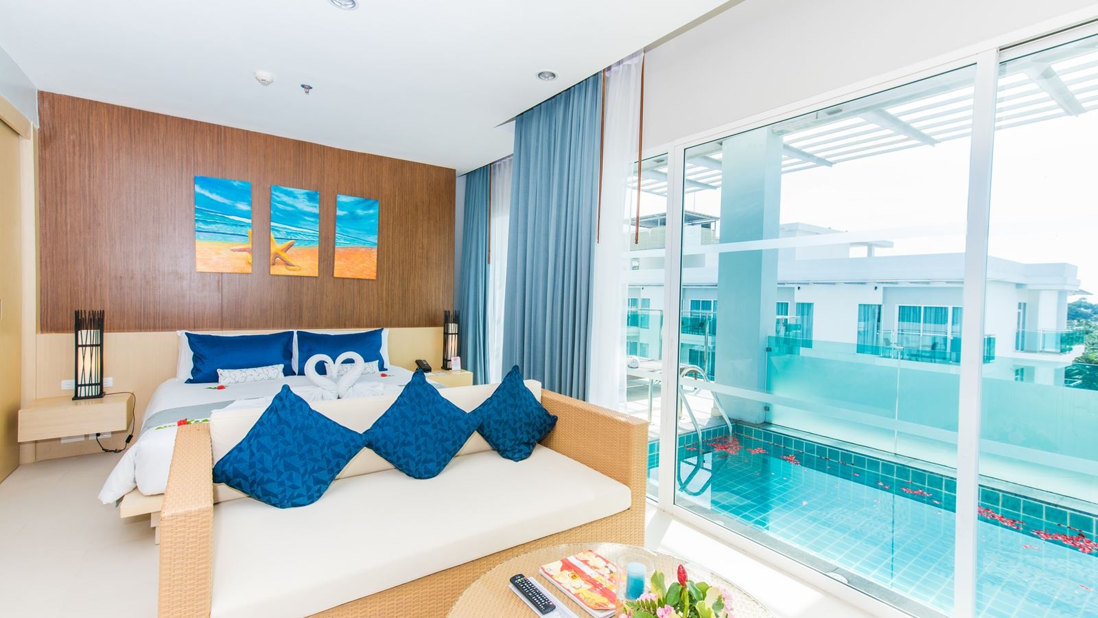 rooms-honeymoon-pool-suite