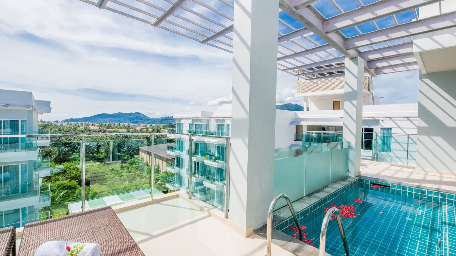 rooms-honeymoon-pool-suite