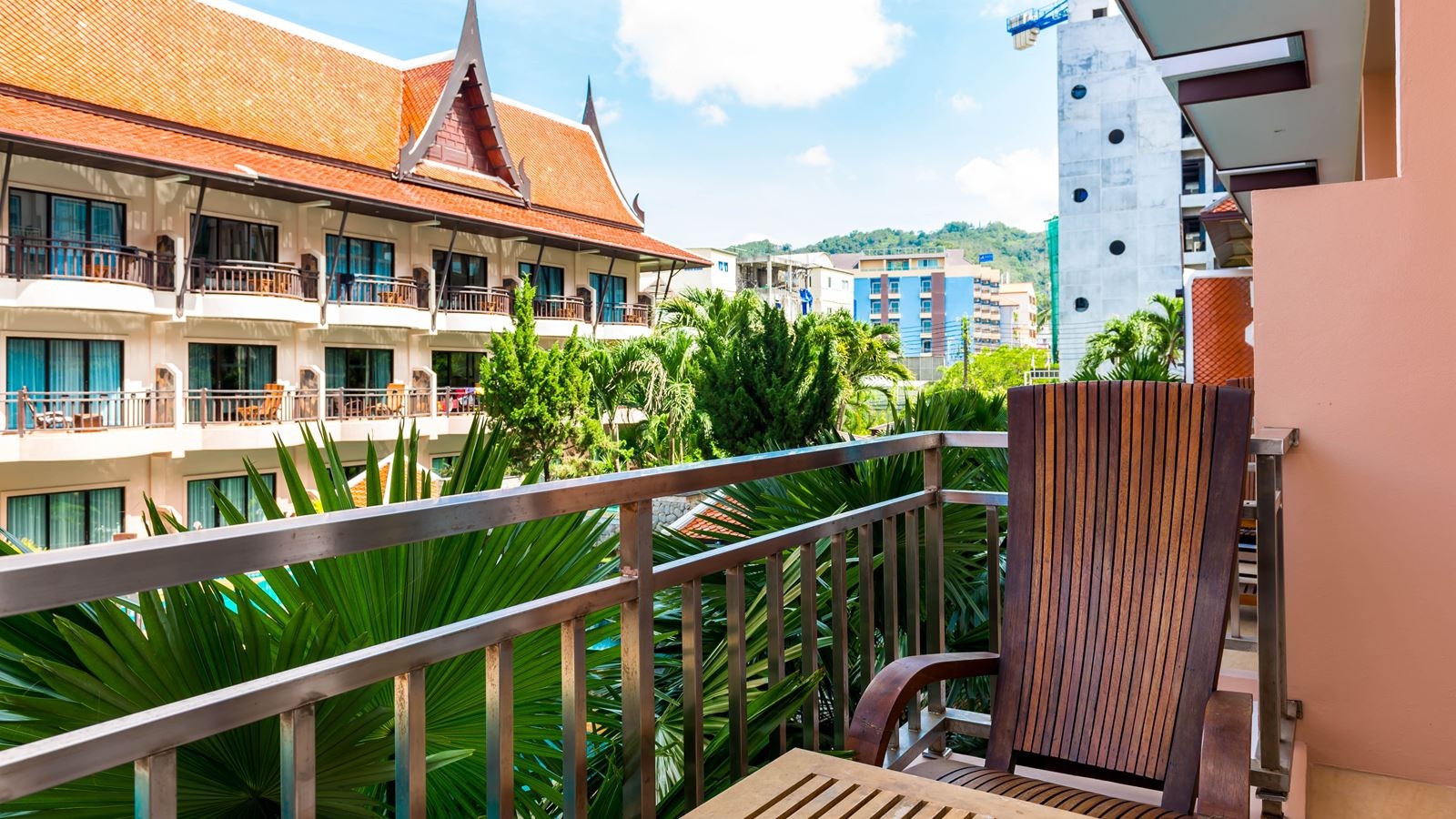 rooms-grand-deluxe-pool-view