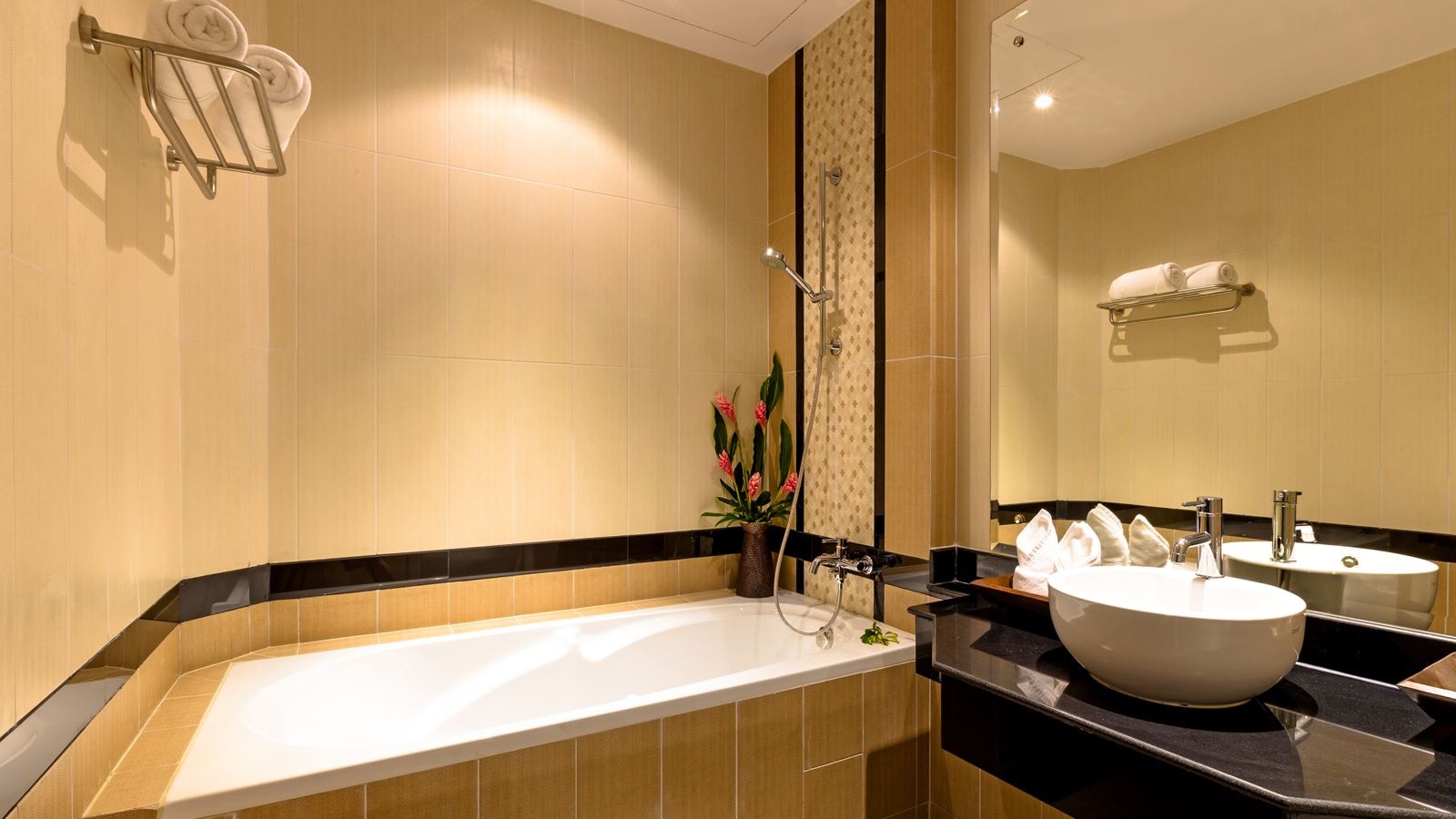 rooms-grand-deluxe-pool-view