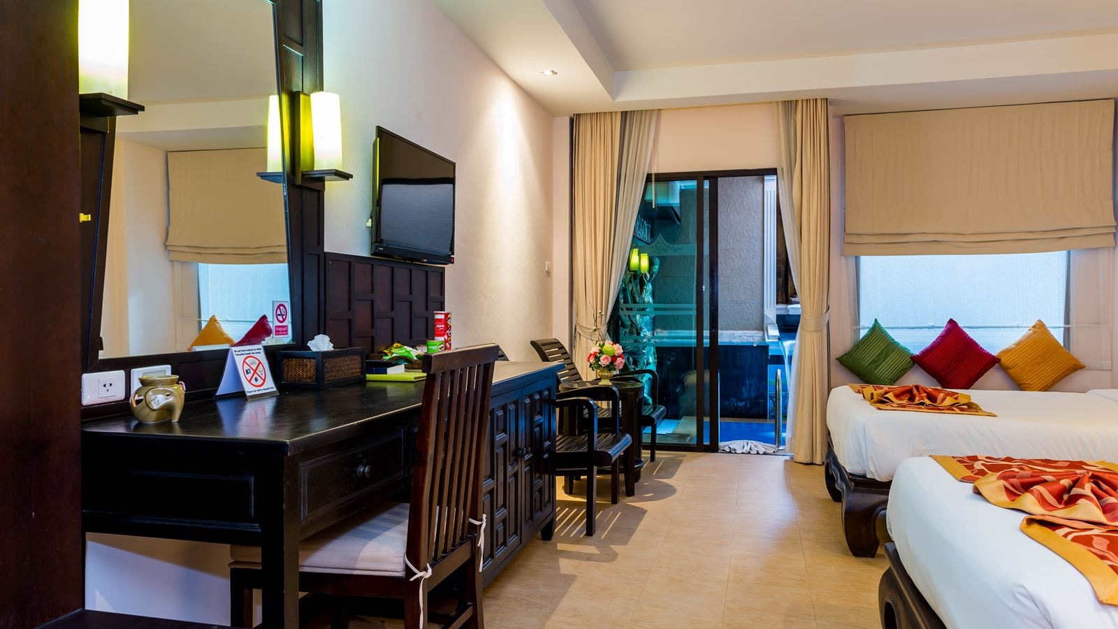 rooms-deluxe-out-door-jacuzzi