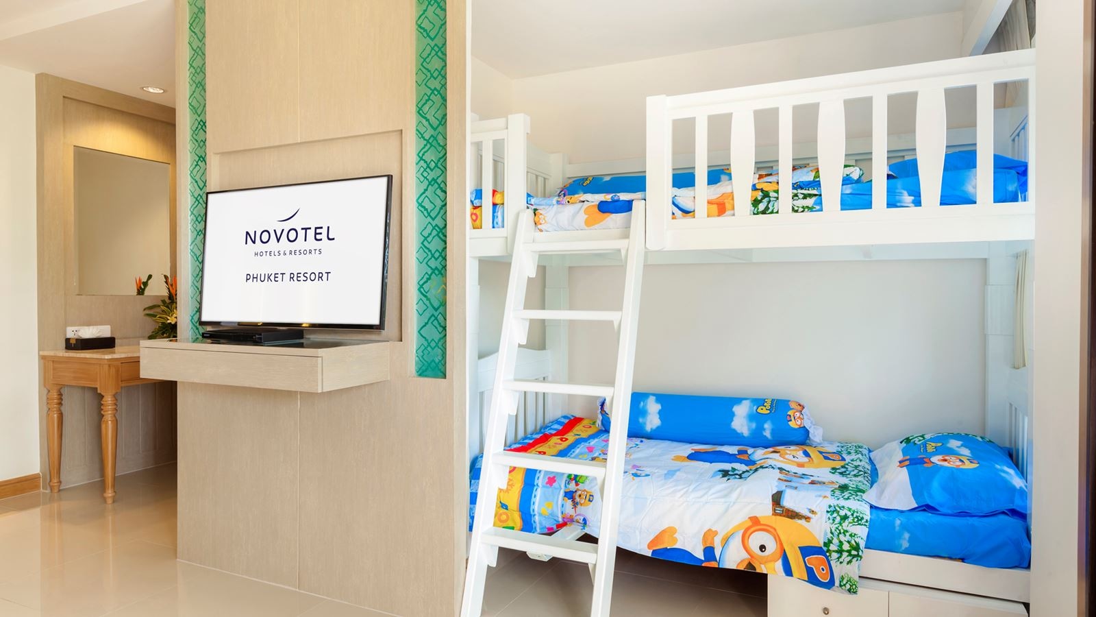 rooms-deluxe-family-room