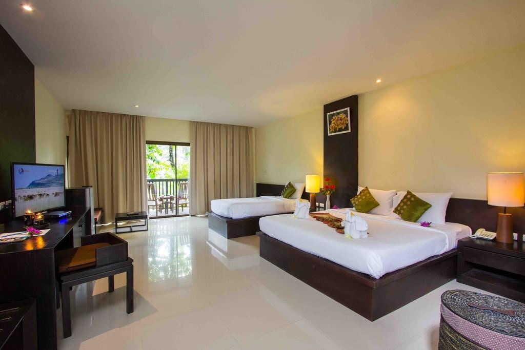 rooms-deluxe-family-room