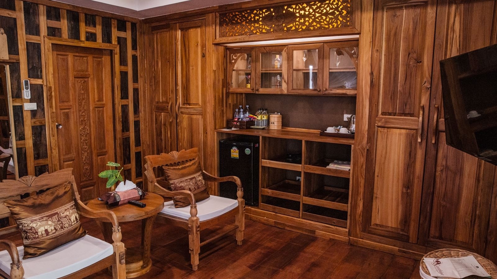 rooms-villa-pool-access