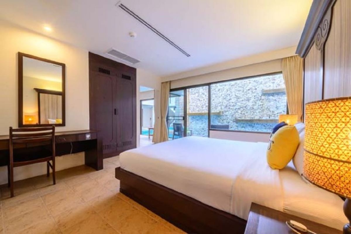 rooms-junior-suite-pool-access-room
