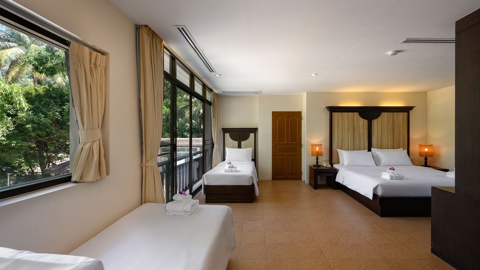 rooms-grand-deluxe-quadruple-room