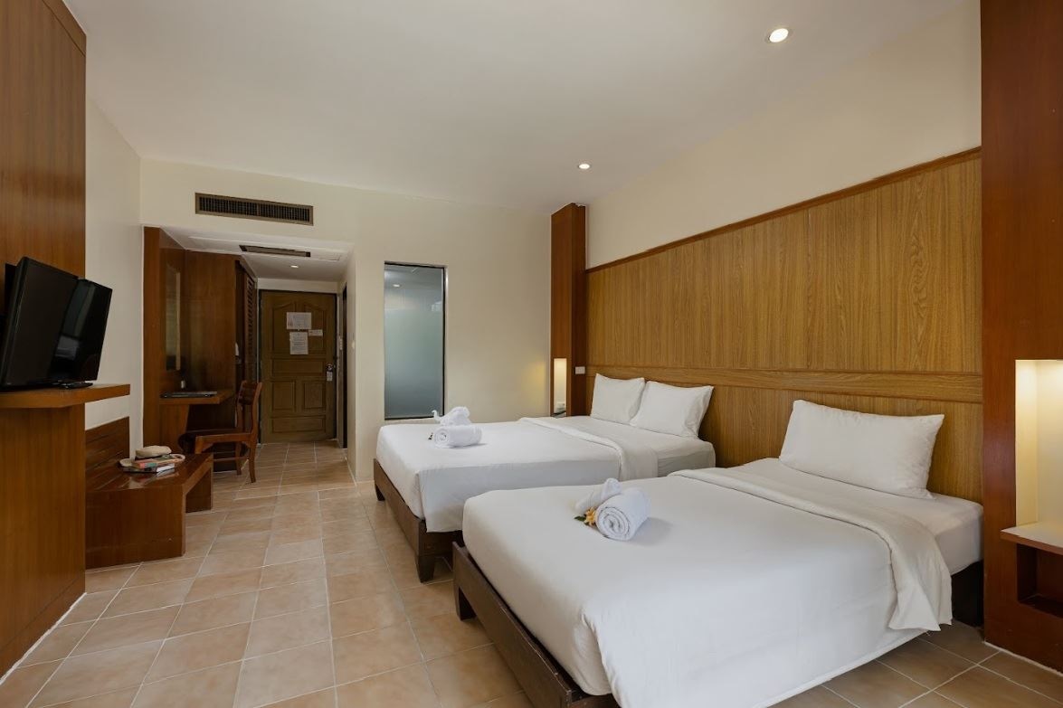 rooms-family-triple-room-pool-view