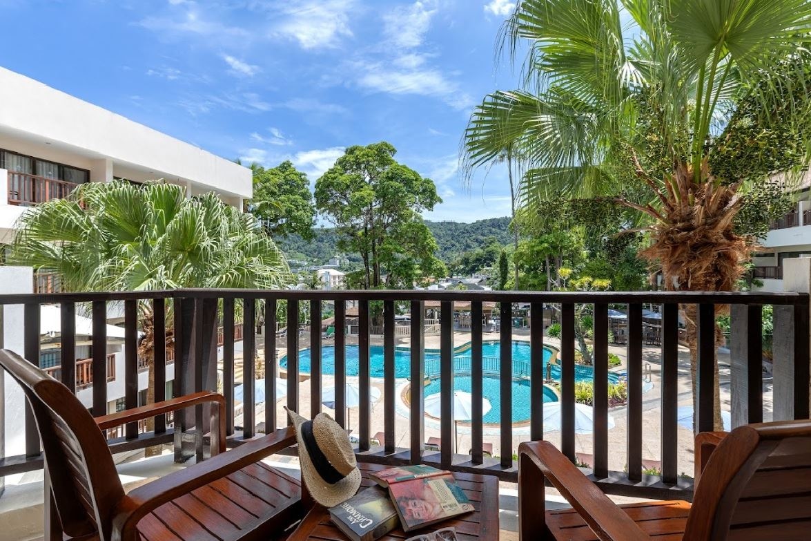 rooms-family-triple-room-pool-view