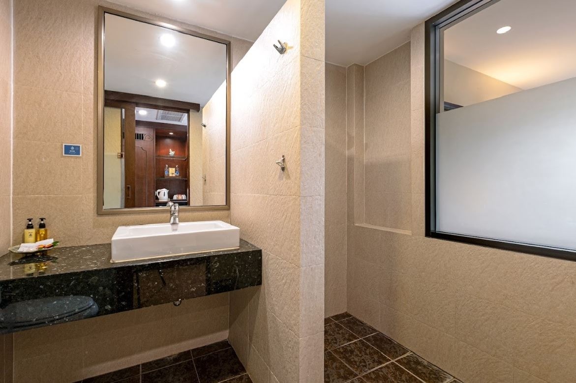 rooms-deluxe-room-pool-view