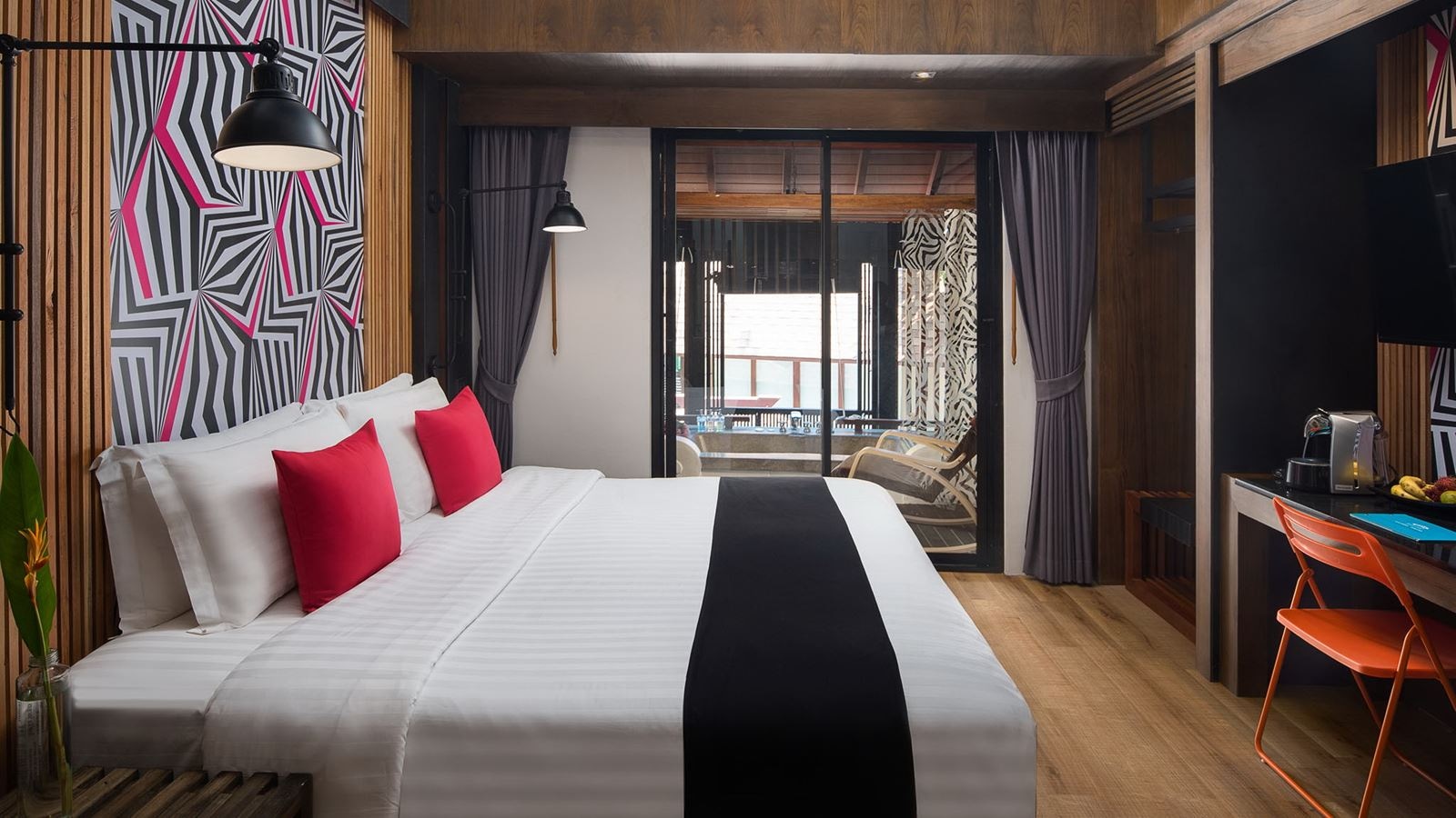 rooms-deluxe-balcony-suite