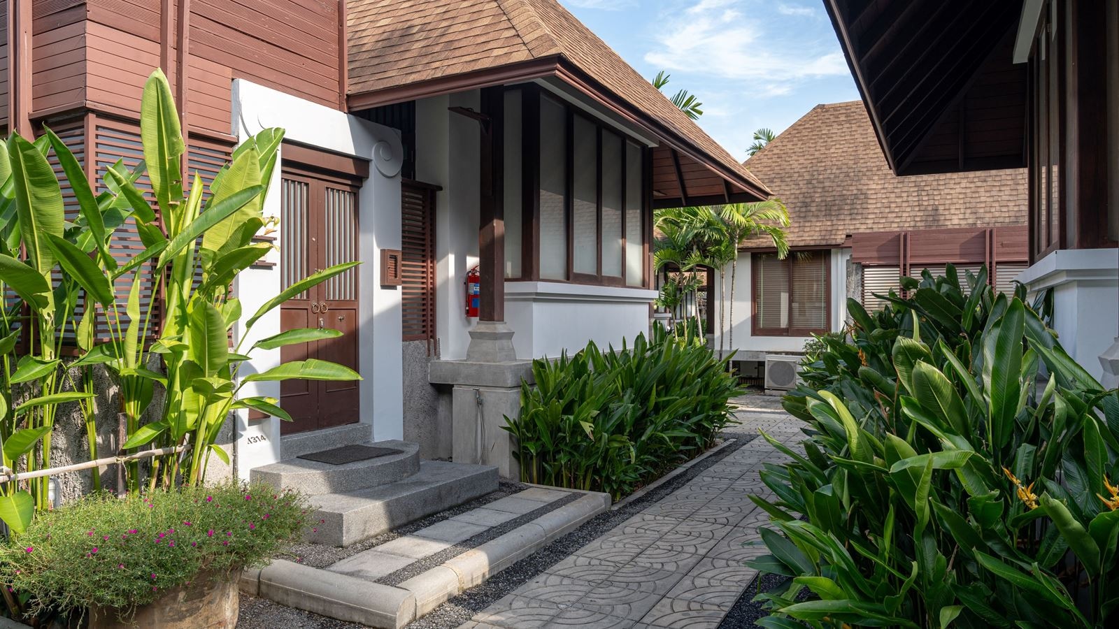 rooms-hydro-pool-villa