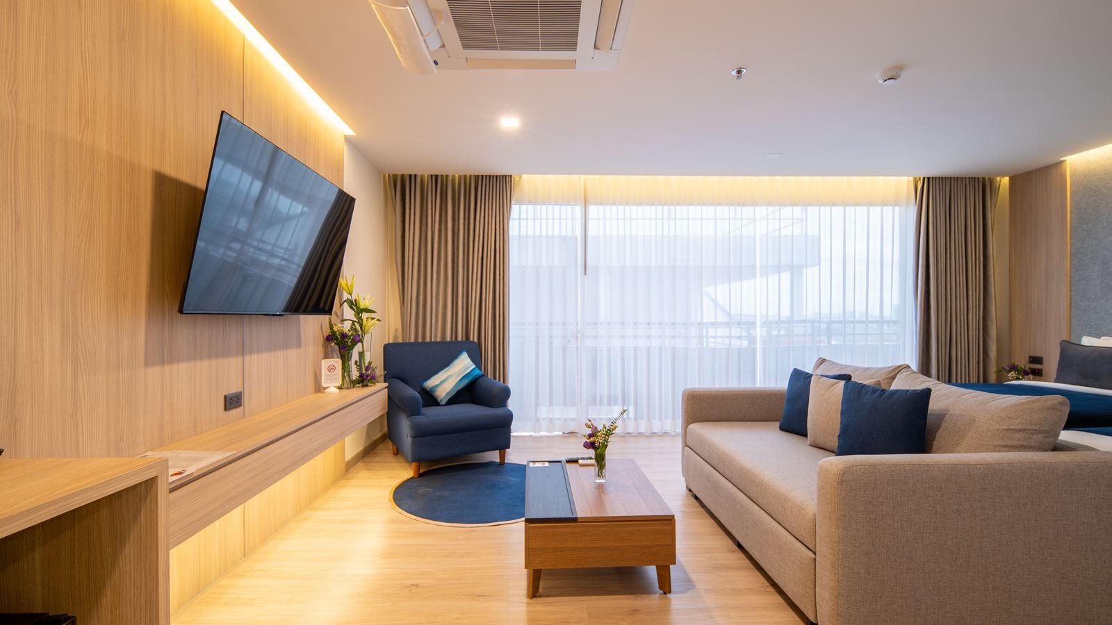 rooms-premier-city-view