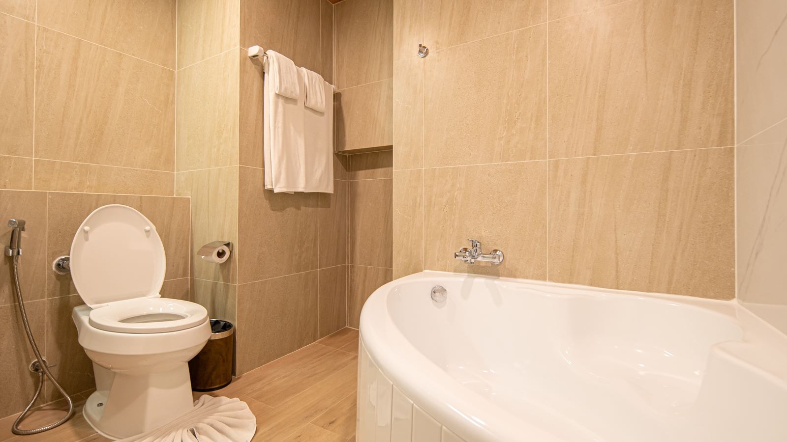 rooms-premier-city-view