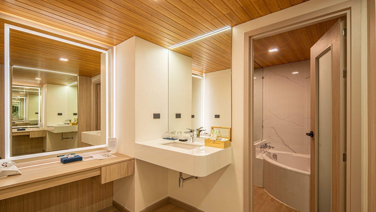 rooms-premier-sea-view