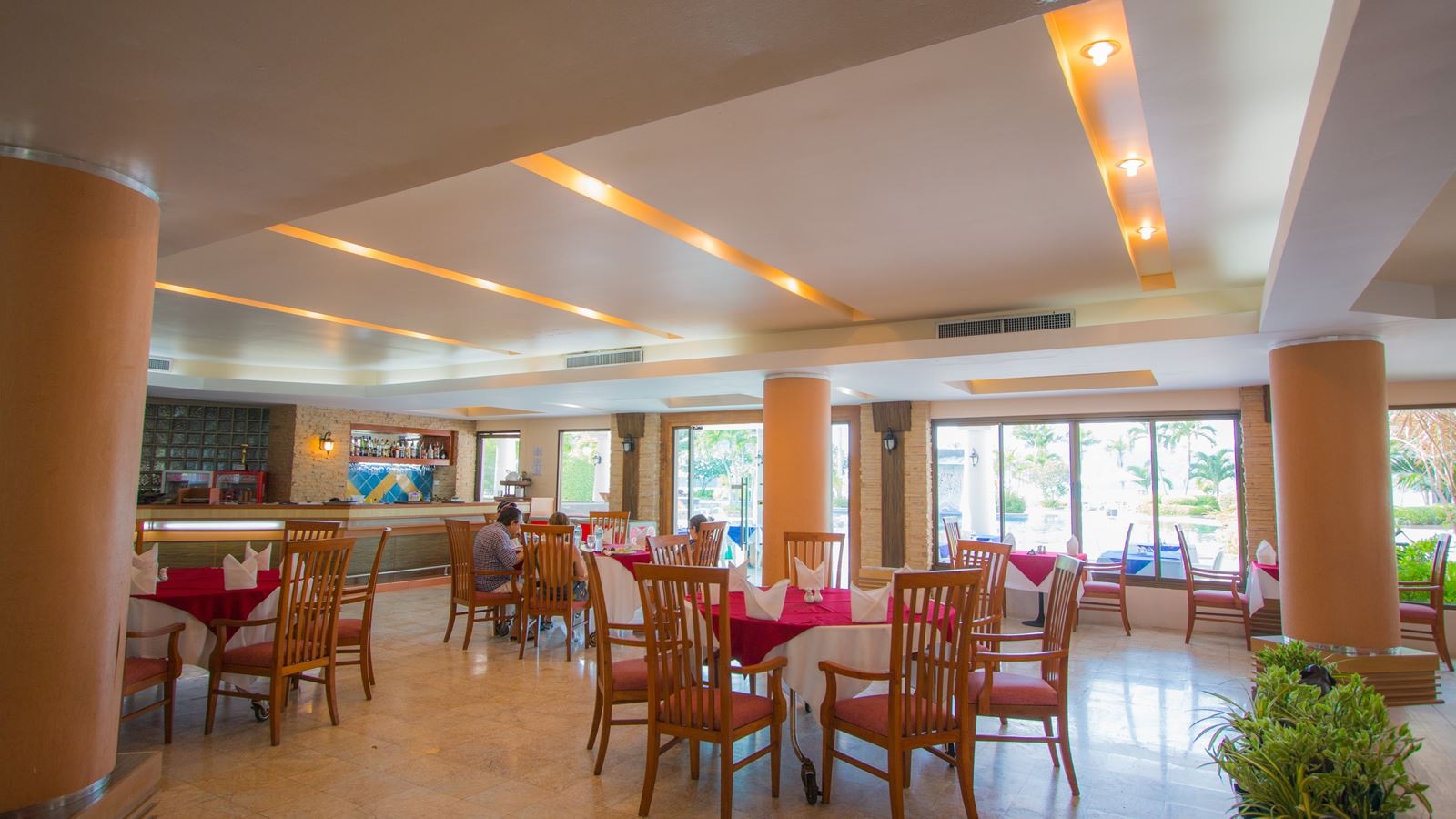 restaurants-run-tee-coffee-shop