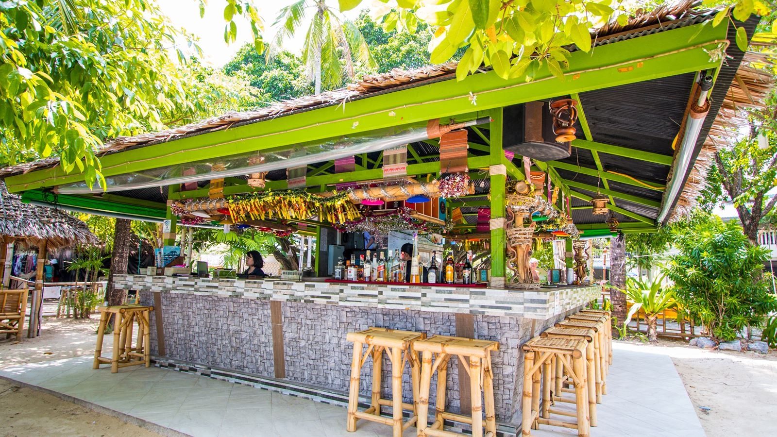 restaurants-jungle-beach-bar