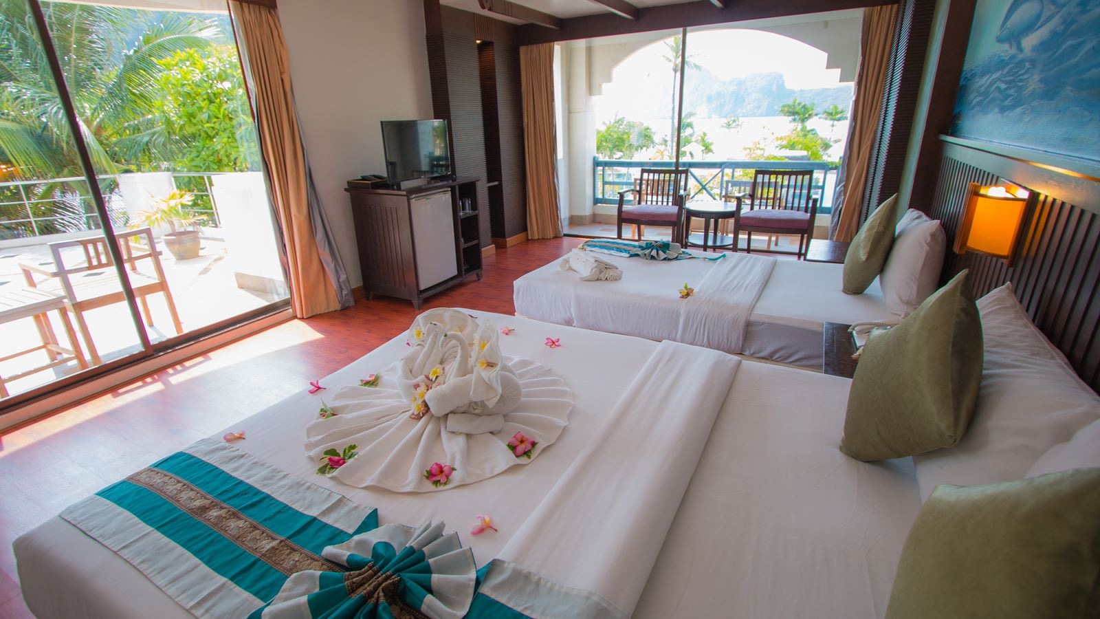 rooms-deluxe-triple-room