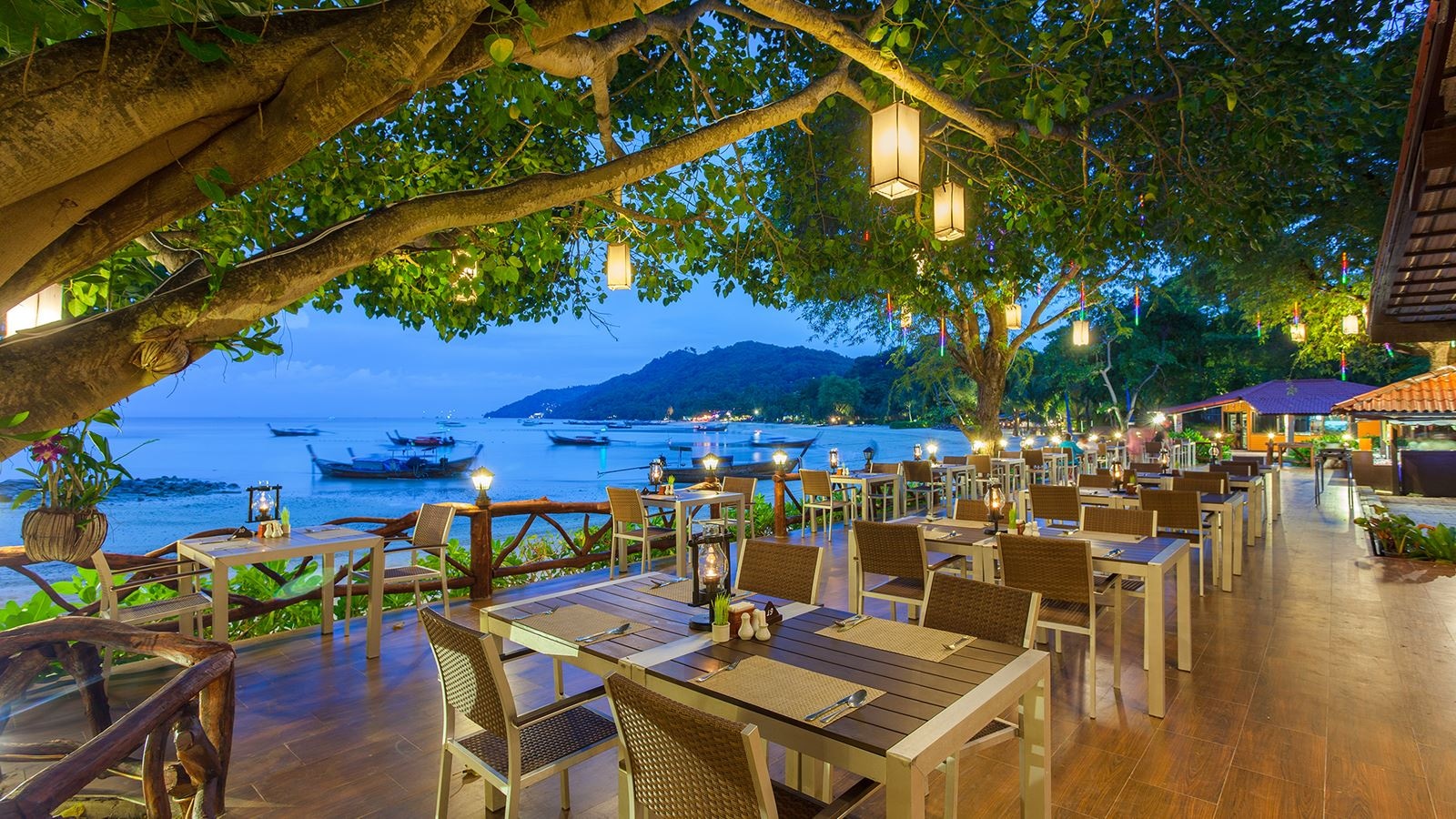 restaurants-the-beach-terrace-restaurant