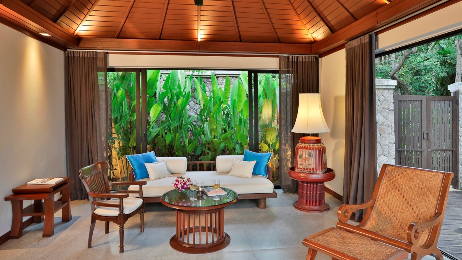 rooms-pavilion-suite-two-bedrooms-with-garden-view