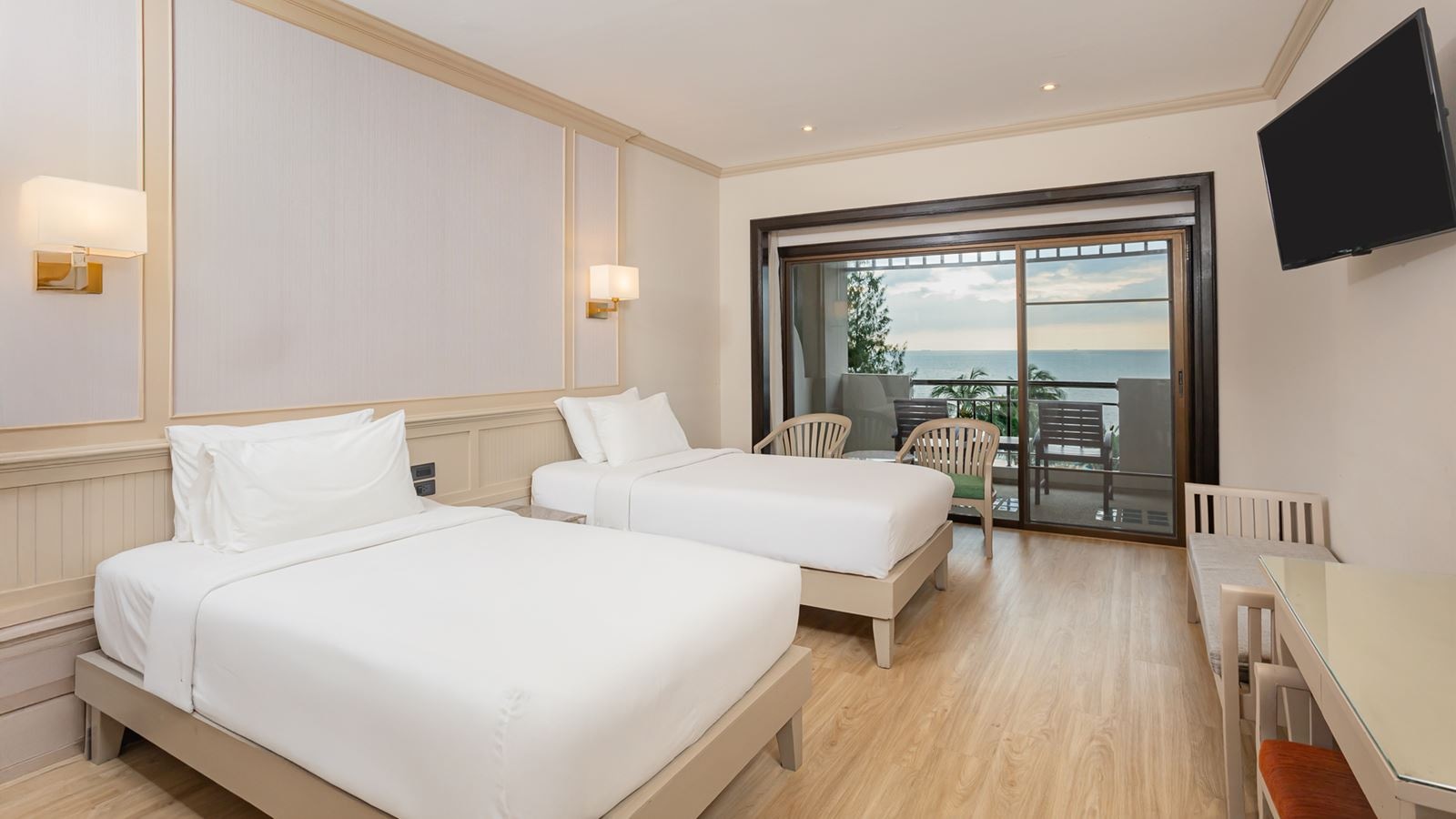 rooms-deluxe-sea-view-room