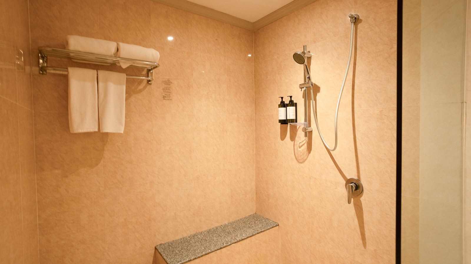 rooms-deluxe-sea-view-room