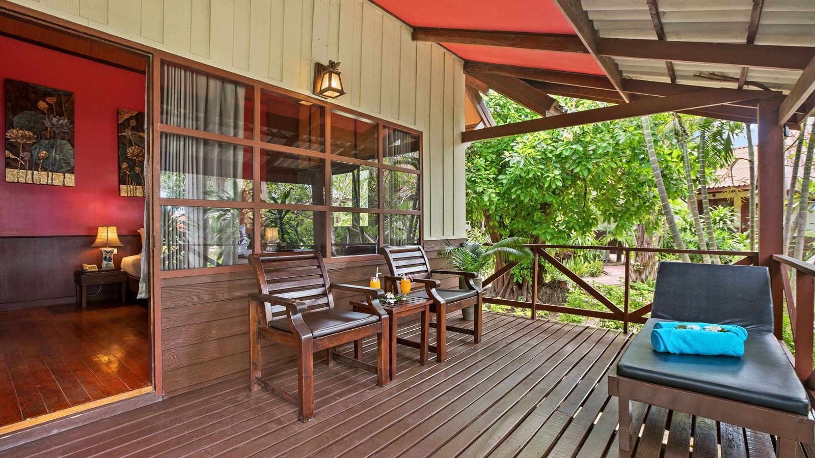 rooms-deluxe-bungalow