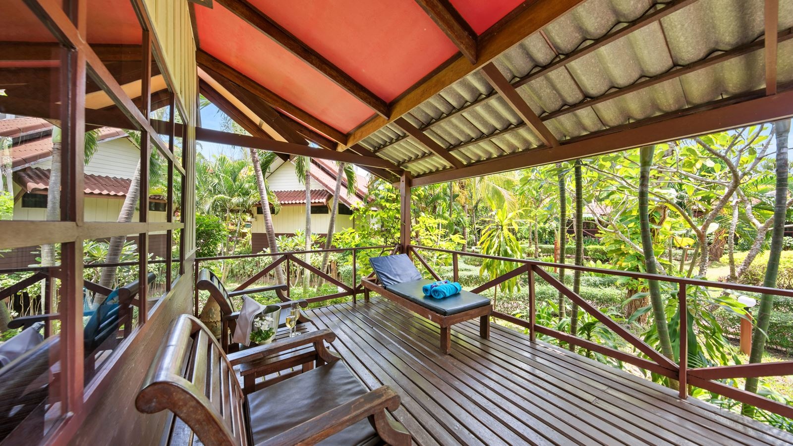 rooms-deluxe-bungalow