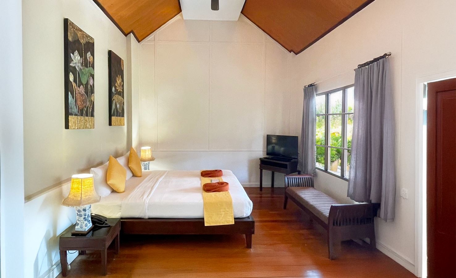 rooms-deluxe-bungalow